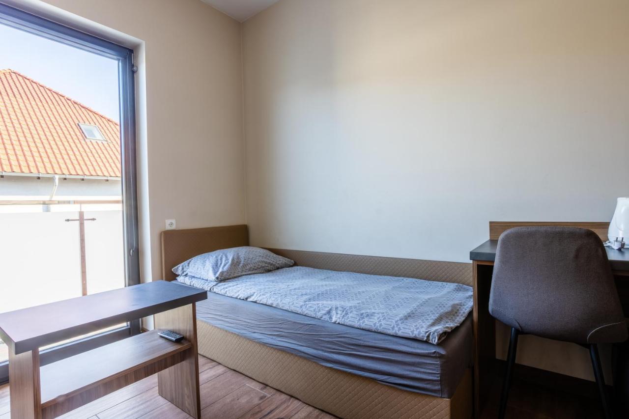 Noclegijarocin Bed & Breakfast Extérieur photo